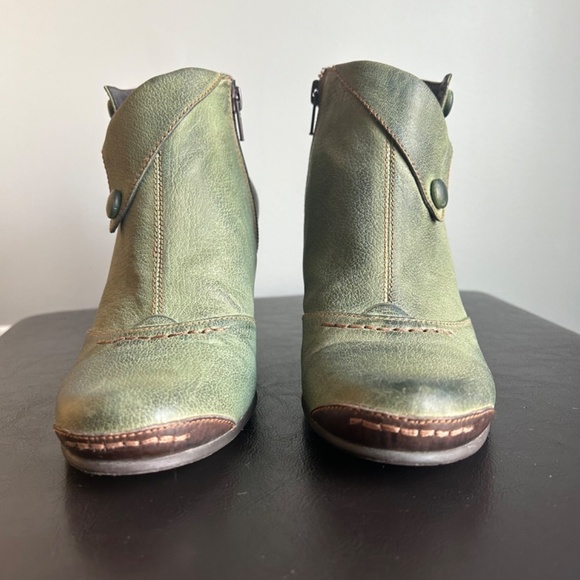 Everybody by AZ. moda Green Leather Victorian Style Ankle Boots - Picture 3 of 11